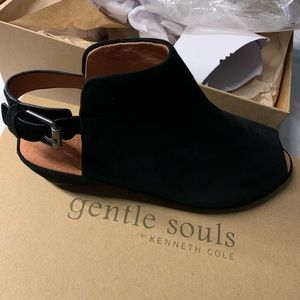 NWT Gentle Souls Black Lyla Suede Peep-Toe Wedge
